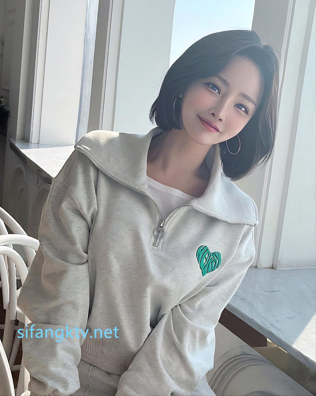 青梅竹马第一次我出差不在家，女友自慰给我看
